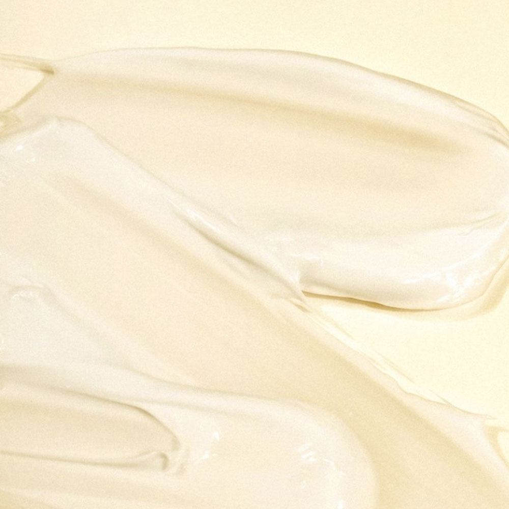 madara-illuminating-vitamin-c-creme-konsistenz-2 Vitamin C Illuminating Recovery Cream