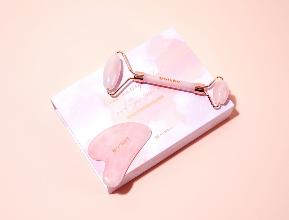 Facial-Massage-Roller-Gua-sha-02-min Facial Massage Roller and Gua Sha Set