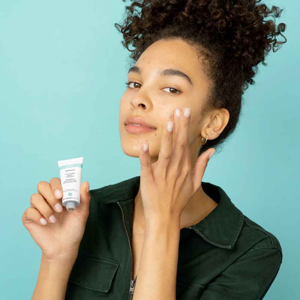 ren-clean-skincare-Clear-Calm-3-Non-Drying-Spot-treatment-3