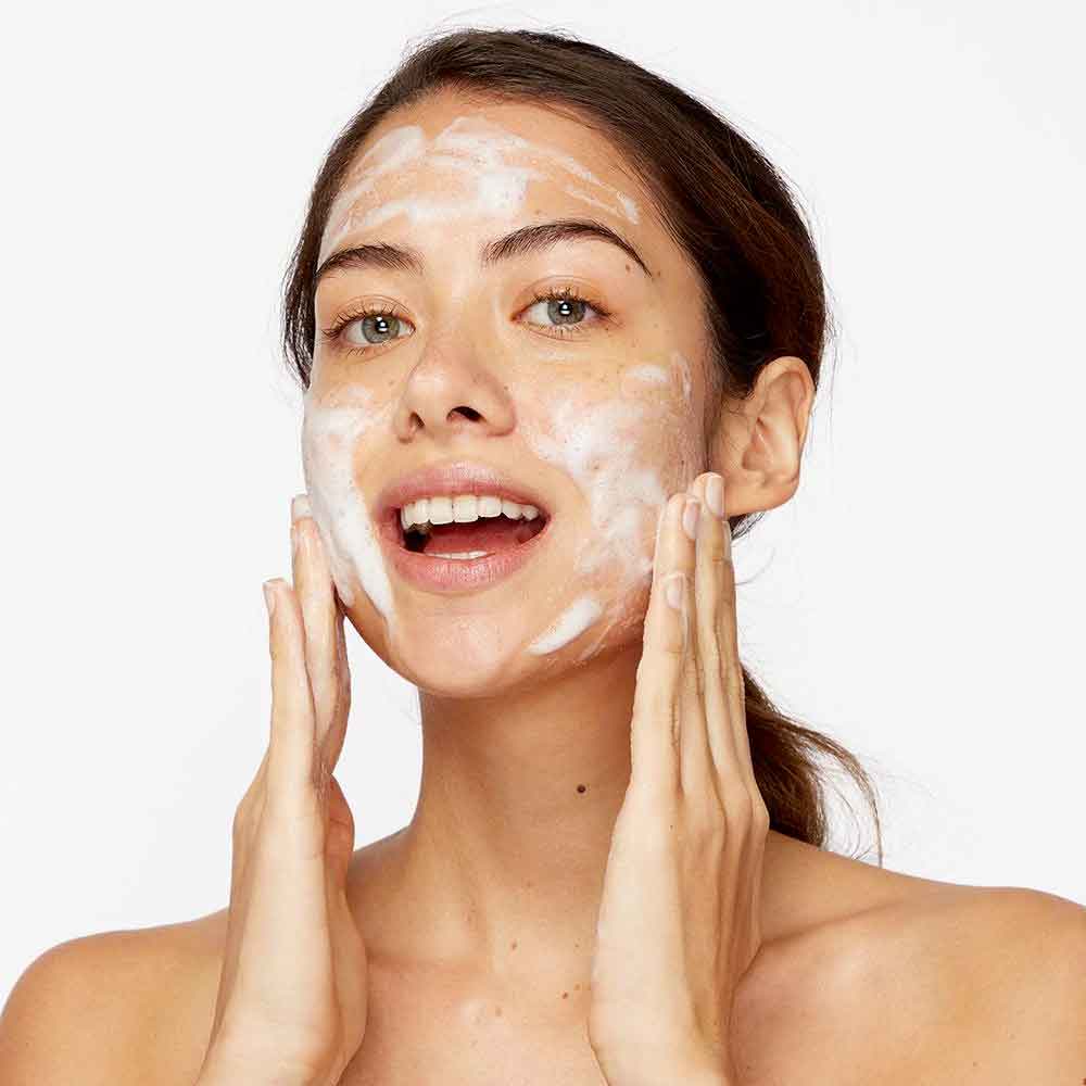 Ren-clean-skincare-Rosa-Centifolia-Cleansing-Gel-3