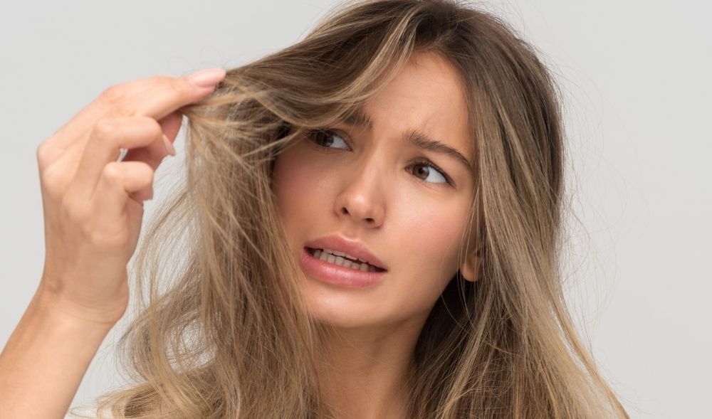 Platte Haare: Das sind die gängigsten Volumenfehler