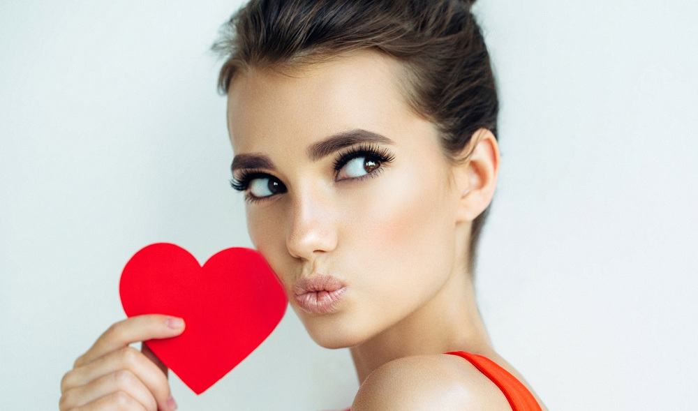 Valentinstag Make-up für das perfekte Date