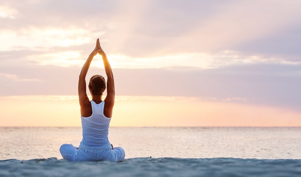 Yoga am Strand: Unsere Empfehlungen für den Aktiv-Urlaub