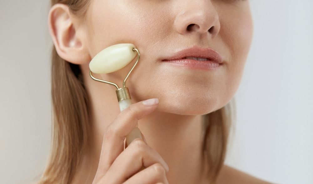 Gesichtsmassage mit dem Jade Roller