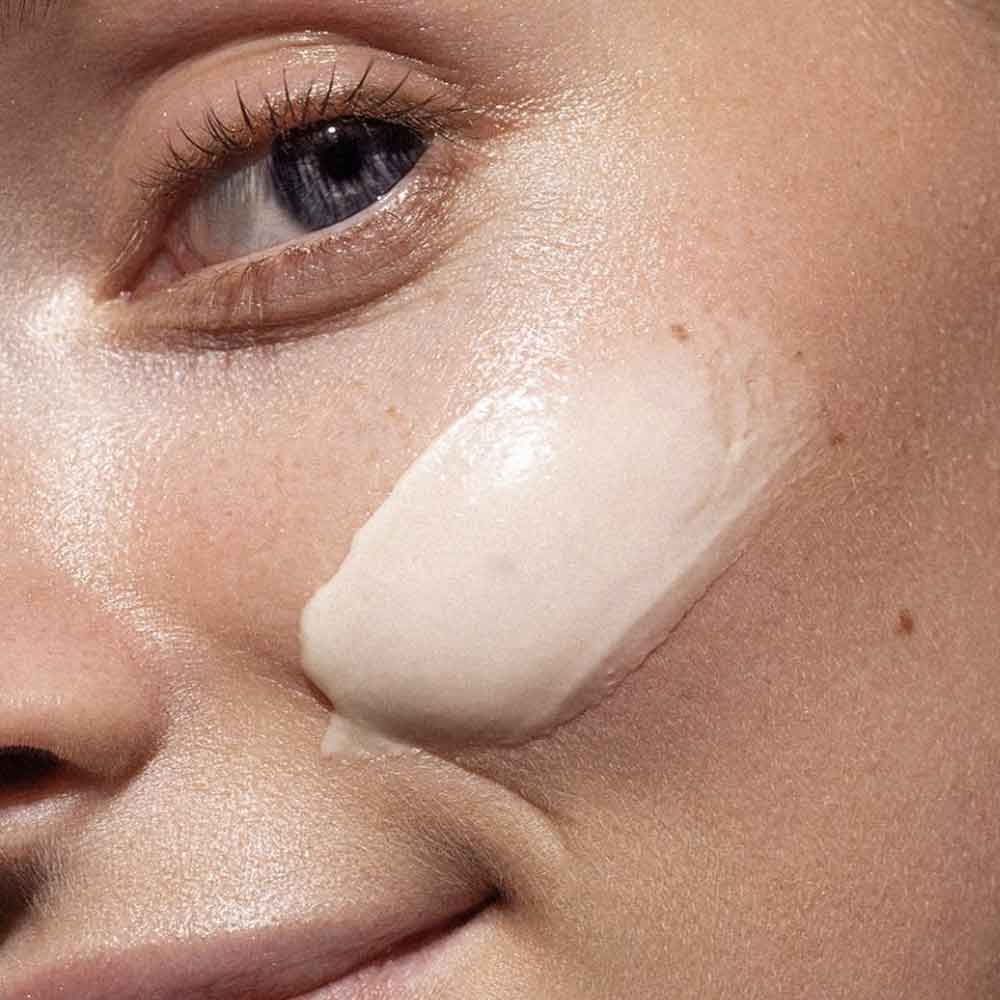 madara-illuminating-vitamin-c-creme-konsistenz