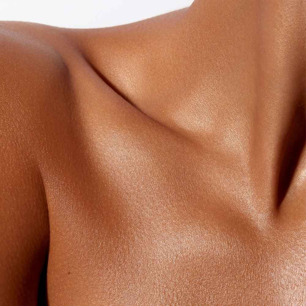 The Body Illuminating Self-Tan Drops Light/Medium The Body Illuminating Self-Tan Drops Light/Medium